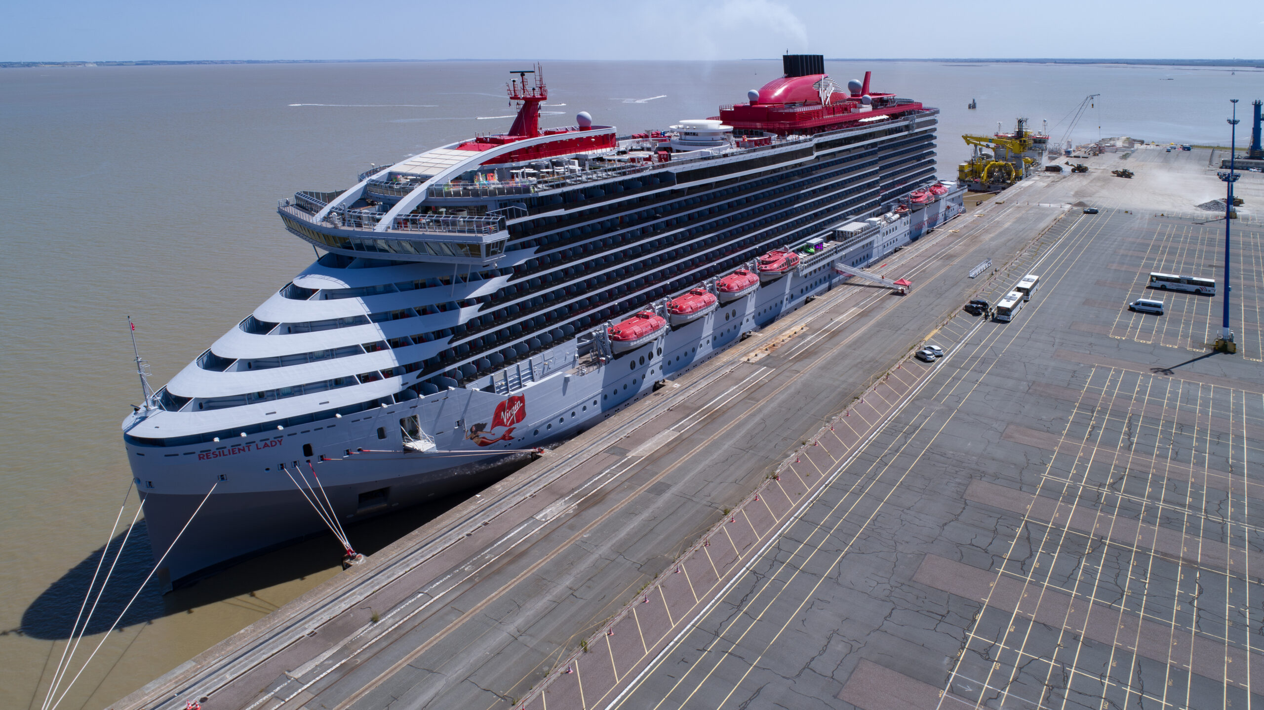 La compagnie Virgin Voyages en escale pour la première fois au Port de Bordeaux , au terminal du Verdon